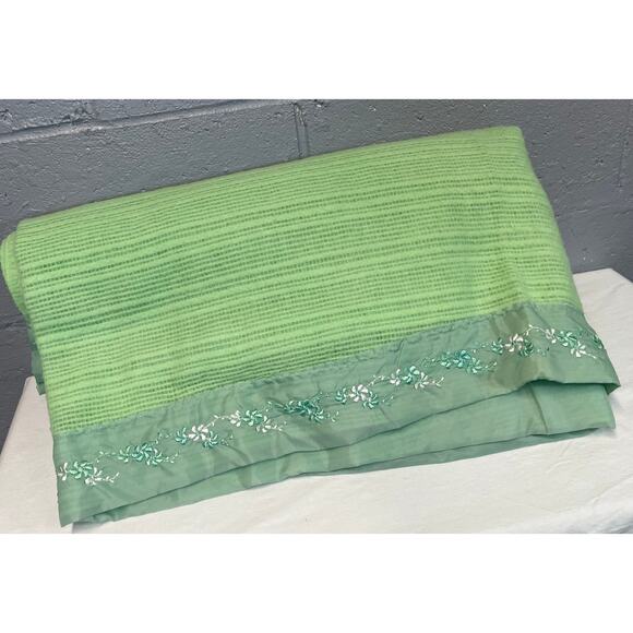 Vintage Waffle Weave Floral Embroidered Ribbon Blanket Light Green Twin - Picture 3 of 6
